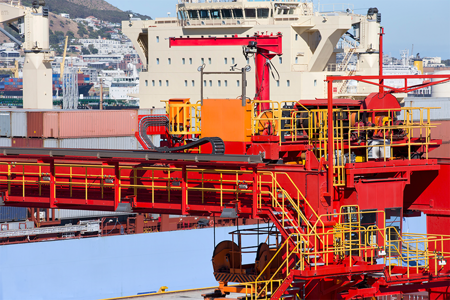 معدات آلات الموانئ